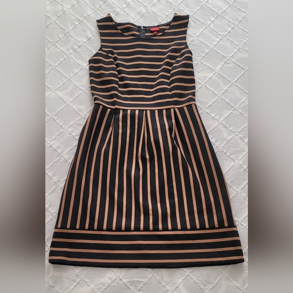 Stylish and Sophisticated Stripe Dress, Size M - Picture 12 of 14